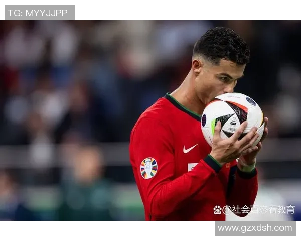 什么斯的足球明星背后的故事与传奇成就揭秘